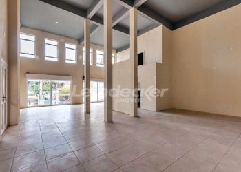 Loja para alugar com 400m², 3 vagas no bairro Tristeza em Porto Alegre