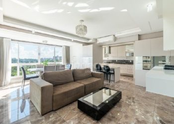 Apartamento para alugar com 84m², 2 dormitórios, 2 vagas no bairro Central Parque em Porto Alegre