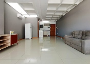 Studio para alugar com 43m², 1 dormitório, 1 vaga no bairro Menino Deus em Porto Alegre