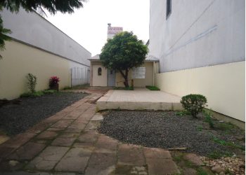 Casa Comercial para alugar com 110m², 2 dormitórios, 10 vagas no bairro Passo d'Areia em Porto Alegre