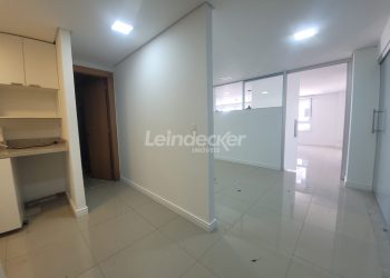 Apartamento para alugar com 51m², 1 dormitório, 1 vaga no bairro Menino Deus em Porto Alegre