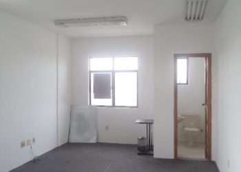 Sala para alugar com 28m², 1 vaga no bairro Floresta em Porto Alegre