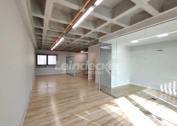 Sala para alugar com 74m², 1 vaga no bairro Praia de Belas em Porto Alegre
