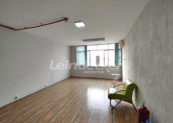 Sala para alugar com 72m² no bairro Centro em Porto Alegre