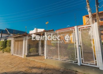 Casa para alugar com 290m², 4 dormitórios, 6 vagas no bairro Espirito Santo em Porto Alegre