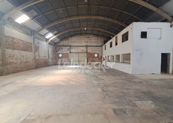 Depósito para alugar com 493m², 5 vagas no bairro Floresta em Porto Alegre