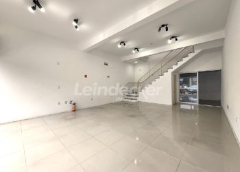 Loja para alugar com 100m², 2 vagas no bairro Menino Deus em Porto Alegre