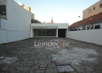 Casa Comercial para alugar com 250m² no bairro Santa Cecilia em Porto Alegre
