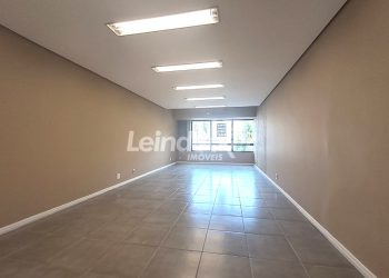 Sala para alugar com 37m² no bairro Auxiliadora em Porto Alegre
