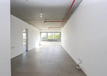 Sala para alugar com 120m², 2 vagas no bairro São João em Porto Alegre