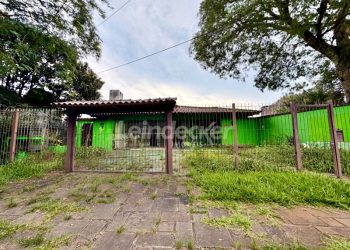 Casa Comercial para alugar com 230m², 2 dormitórios, 3 vagas no bairro Ipanema em Porto Alegre