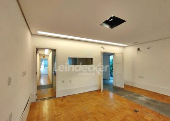 Casa Comercial para alugar com 150m², 3 dormitórios, 5 vagas no bairro Menino Deus em Porto Alegre