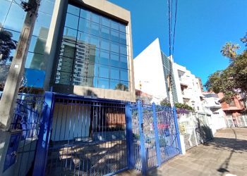Prédio para alugar com 600m², 1 vaga no bairro Petrópolis em Porto Alegre