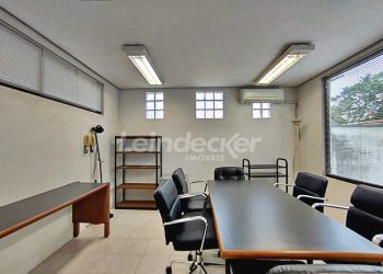 Sala para alugar com 44m², 1 vaga no bairro Petrópolis em Porto Alegre