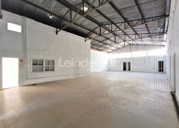 Depósito para alugar com 310m² no bairro Navegantes em Porto Alegre