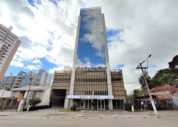 Sala para alugar com 47m², 1 vaga no bairro Menino Deus em Porto Alegre