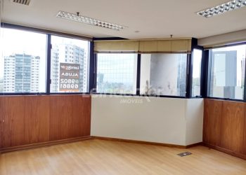 Sala para alugar com 39m², 1 vaga no bairro Auxiliadora em Porto Alegre