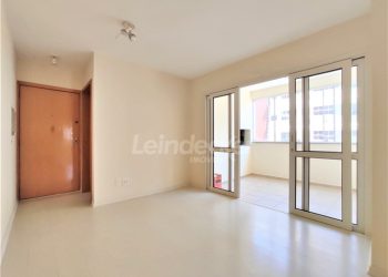 Apartamento para alugar com 64m², 2 dormitórios, 1 vaga no bairro Cidade Baixa em Porto Alegre