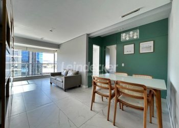 Apartamento para alugar com 75m², 2 dormitórios, 2 vagas no bairro Petrópolis em Porto Alegre