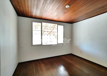 Casa para alugar com 104m², 2 dormitórios, 2 vagas no bairro Floresta em Porto Alegre