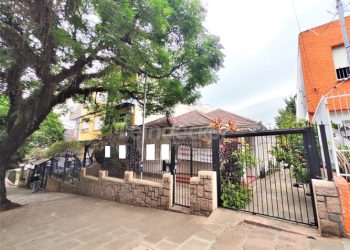 Casa Comercial para alugar com 152m², 4 dormitórios, 4 vagas no bairro Rio Branco em Porto Alegre