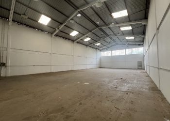 Depósito para alugar com 615m², 2 vagas no bairro São João em Porto Alegre