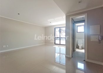 Sala para alugar com 30m², 1 vaga no bairro Tristeza em Porto Alegre