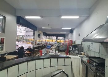 Prédio para alugar com 565m², 2 vagas no bairro Rio Branco em Porto Alegre