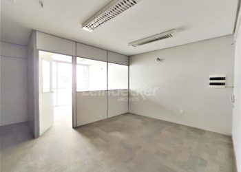 Sala para alugar com 57m², 1 vaga no bairro Floresta em Porto Alegre