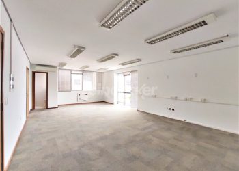 Sala para alugar com 42m², 1 vaga no bairro Floresta em Porto Alegre