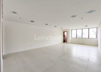 Sala para alugar com 55m² no bairro Floresta em Porto Alegre