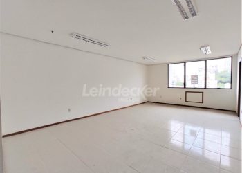 Sala para alugar com 55m², 1 vaga no bairro Floresta em Porto Alegre