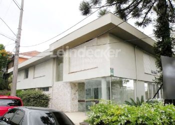 Casa Comercial para alugar com 550m², 1 dormitório, 2 vagas no bairro Auxiliadora em Porto Alegre