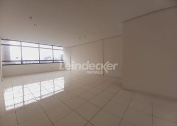 Sala para alugar com 45m², 1 vaga no bairro São Geraldo em Porto Alegre