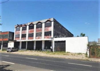 Prédio para alugar com 978m², 5 vagas no bairro Navegantes em Porto Alegre