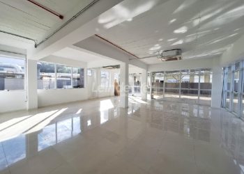 Conjunto para alugar com 96m², 2 vagas no bairro Petrópolis em Porto Alegre