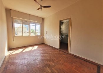 Apartamento para alugar com 71m², 2 dormitórios no bairro Medianeira em Porto Alegre