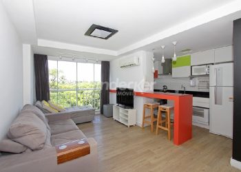 Apartamento para alugar com 82m², 3 dormitórios, 2 vagas no bairro Jardim Lindóia em Porto Alegre