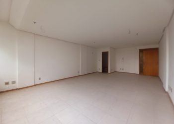 Sala para alugar com 45m², 1 vaga no bairro São Geraldo em Porto Alegre