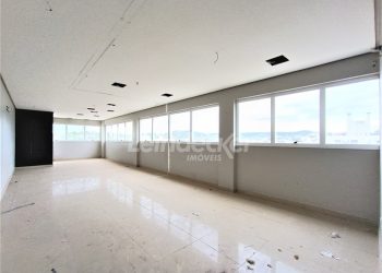 Sala para alugar com 65m², 1 vaga no bairro Menino Deus em Porto Alegre