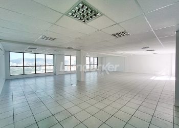 Sala para alugar com 209m², 1 vaga no bairro Petrópolis em Porto Alegre