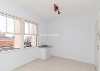 JK para alugar com 20m², 1 dormitório no bairro Azenha em Porto Alegre