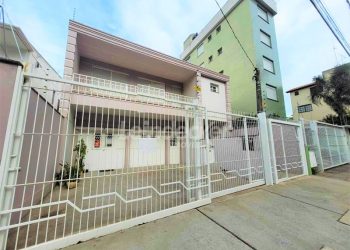 Casa para alugar com 280m², 4 dormitórios, 8 vagas no bairro Passo d'Areia em Porto Alegre