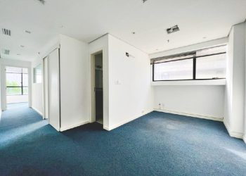 Sala para alugar com 56m², 1 vaga no bairro Três Figueiras em Porto Alegre