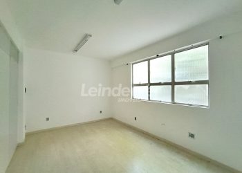 Conjunto para alugar com 32m², 1 vaga no bairro Moinhos de Vento em Porto Alegre