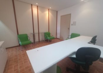 Conjunto para alugar com 77m² no bairro Auxiliadora em Porto Alegre