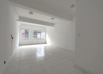 Sala para alugar com 40m² no bairro Centro em Porto Alegre