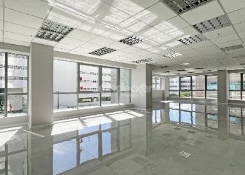 Conjunto para alugar com 136m², 3 vagas no bairro Praia de Belas em Porto Alegre