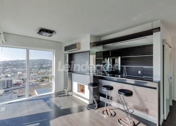 Apartamento para alugar com 74m², 2 dormitórios, 1 vaga no bairro Três Figueiras em Porto Alegre