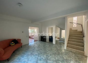 Casa para alugar com 256m², 5 dormitórios, 5 vagas no bairro Partenon em Porto Alegre